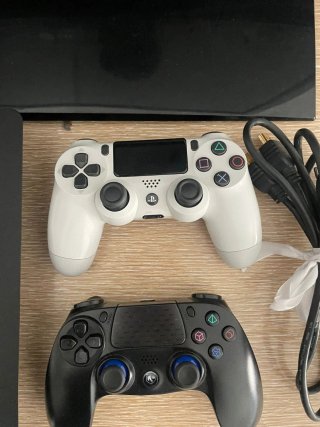 PlayStation 4 + TV LG + 2 mandos + mesa