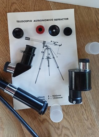 Telescopio Alstra LEO-138 con trípode