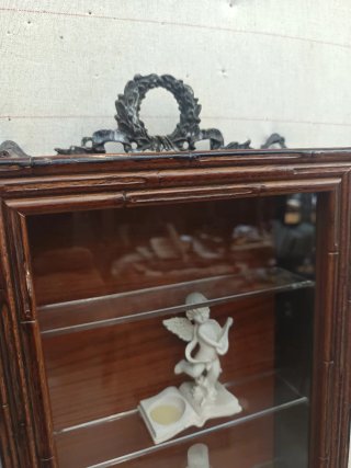 Vetrina in bambù con ante in vetro