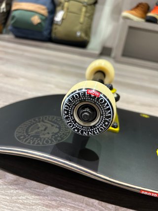 Tabla Skate Globe Ramones Completa