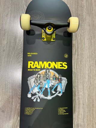 Tabla Skate Globe Ramones Completa