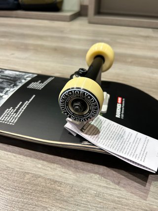 Tabla Skate Globe Ramones Completa