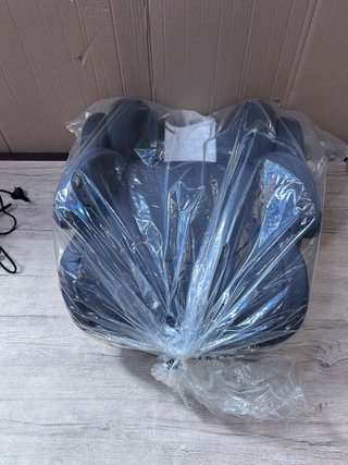 Silla coche KikkaBoo i-Size 15-36kg 100-150cm