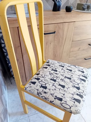 Silla de madera maciza amarilla atelier