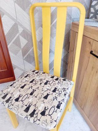 Silla de madera maciza amarilla atelier