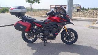 Yamaha MT-09 Tracer 900 GT Roja