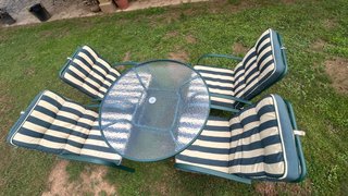 Mesa y 4 Sillas de Jardín
