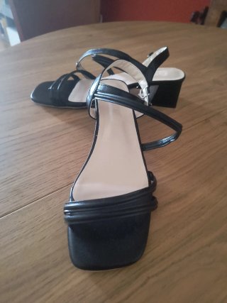 Sandalias tacón bajo negras T.39 nuevas