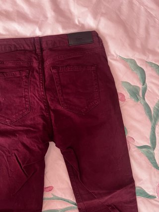Pantalones chinos Lacoste burdeos talla 36