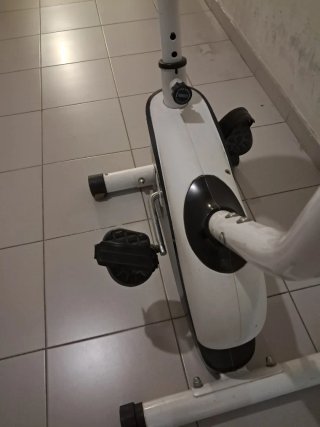 Bicicleta Estática Fitness. Marca Runfit finees