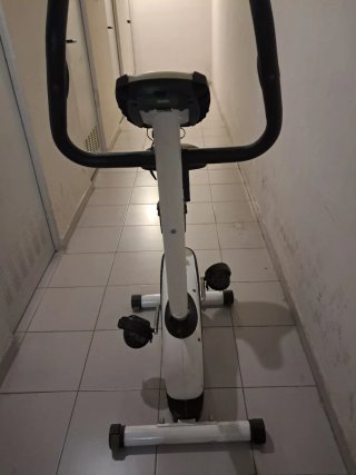 Bicicleta Estática Fitness. Marca Runfit finees