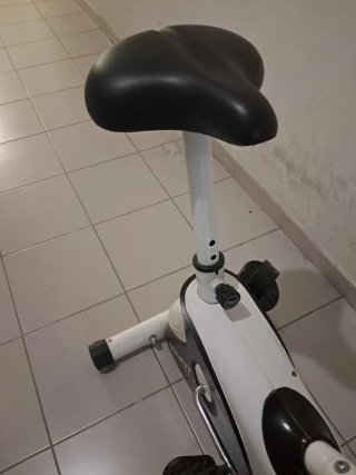 Bicicleta Estática Fitness. Marca Runfit finees