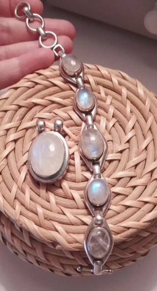 Conjunto Plata y Piedra Luna: Pulsera y Colgante