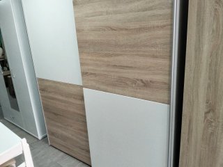 Nuevo Armario puertas correderas madera y blanco