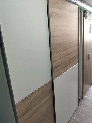 Nuevo Armario puertas correderas madera y blanco