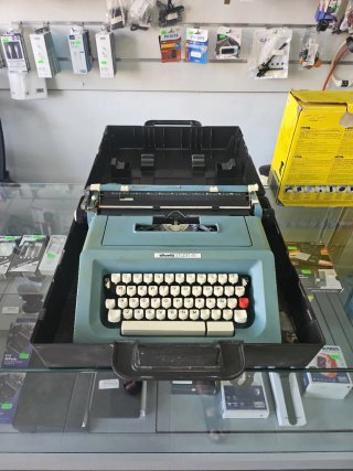 Máquina de escribir Olivetti Studio 46