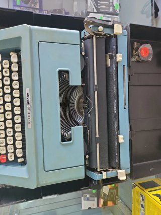 Máquina de escribir Olivetti Studio 46
