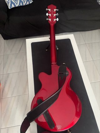 Guitarra Yamaha AES 420 Roja