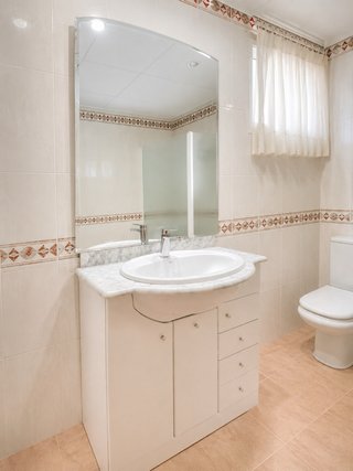 Mueble de baño con espejo, grifo no incluido