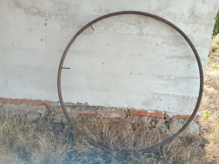 Llanta de rueda de carro antigua