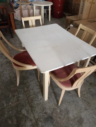 Conjunto mesa y 4 sillas