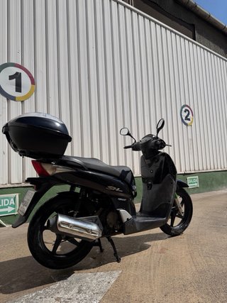 Honda SH125i Scooter Negra