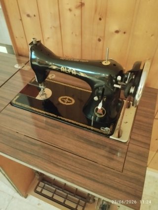 Máquina de coser Alfa a pedal