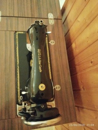 Máquina de coser Alfa a pedal