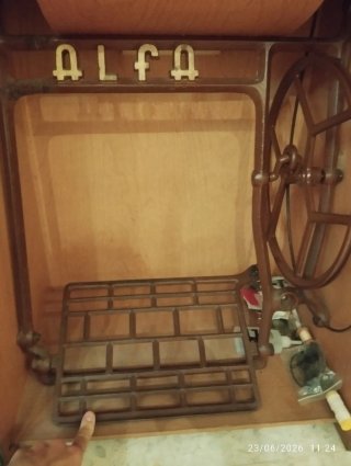 Máquina de coser Alfa a pedal