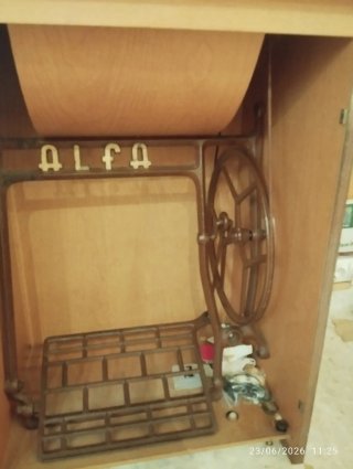 Máquina de coser Alfa a pedal