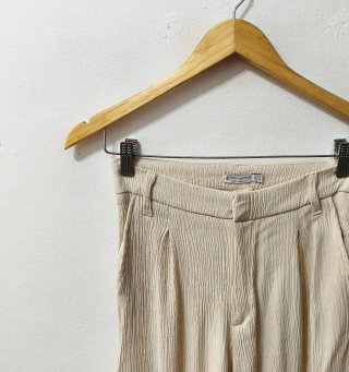 Pantalón beige Stradivarius mujer Talla 34