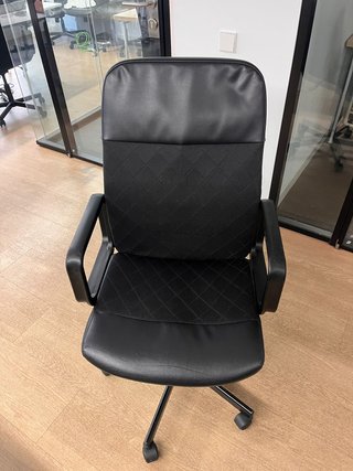 Silla de oficina negra