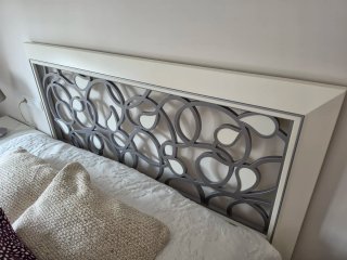 Cabecero de cama decorativo plateado