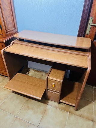 Escritorio ordenador con ruedas y bandejas