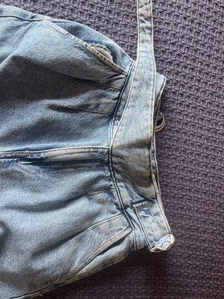 Pantalones vaqueros anchos de mujer. Bershka T.32