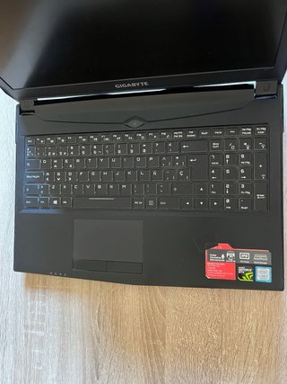 Portátil Gigabyte Sabre 15 16gb ram i7