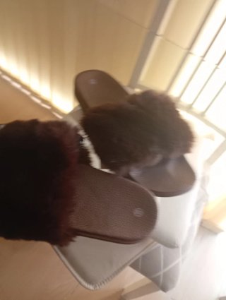 Chanclas a estrenar marrón