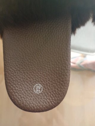 Chanclas a estrenar marrón