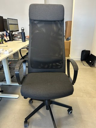 Silla de oficina ergonómica negra