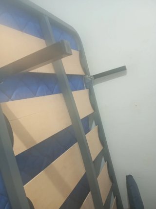 Somier con patas muy nuevo
