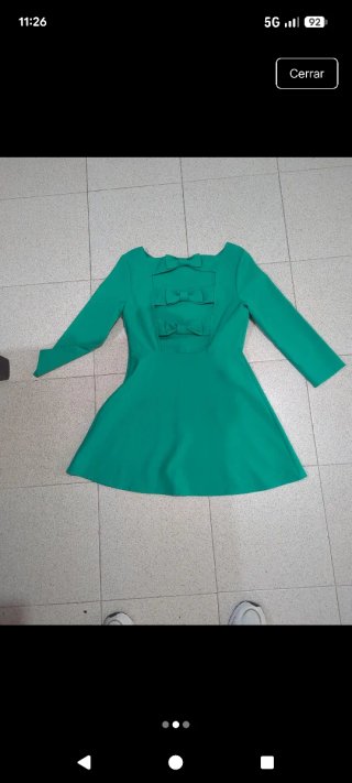 Vestido verde con lazos