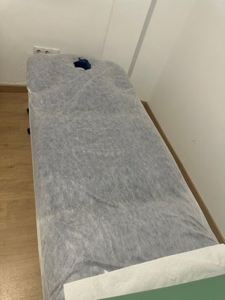Camilla hidráulica profesional para fisioterapia.