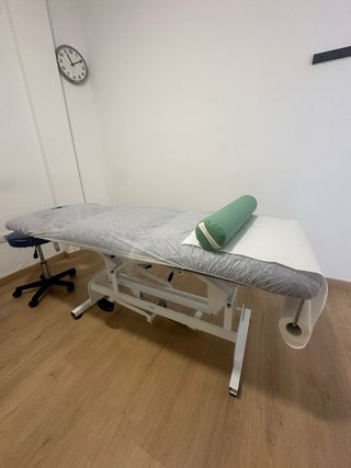 Camilla hidráulica profesional para fisioterapia.