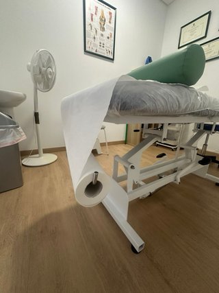 Camilla hidráulica profesional para fisioterapia.