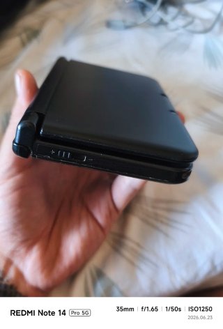 Nintendo 3DS XL con caricabatterie e stilo