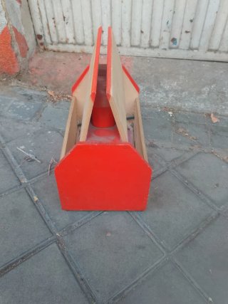 Caja de limpiabotas roja