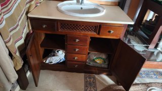 Mueble de baño roble,con lavabo y grifo