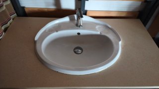 Mueble de baño roble,con lavabo y grifo
