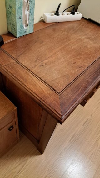 Escritorio de madera maciza 1.20x55 cm.