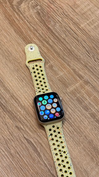 Apple Watch SE 3 Multicolor/Amarillo
